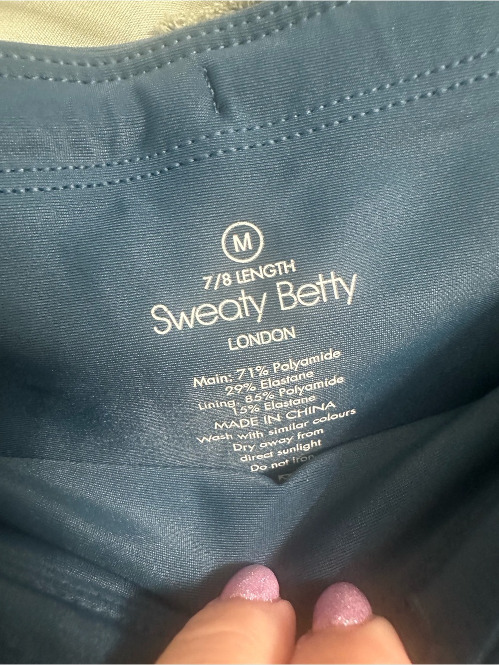 sweaty betty leggings. Condition is Pre-owned. 
Sweaty Betty 7/8 length 
Size m - Picture 4 of 7